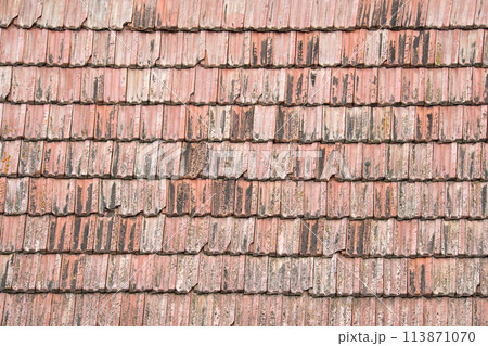 Closeup surface of old weathered ceramic tiles covering building roof 113871070