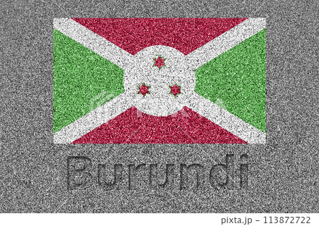 石板の上に描かれたブルンジ共和国の国旗と、掘ったような「Burundi」の文字 113872722