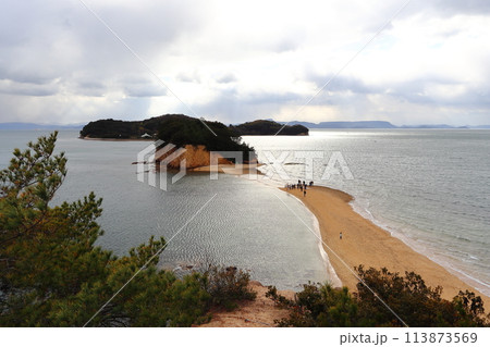 干潮直前の小豆島 エンジェルロード 113873569