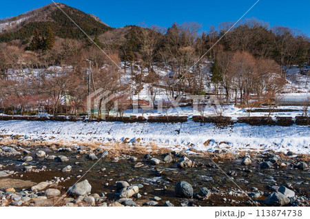 残雪の道志川 冬の道志 残雪の道志川 冬の道志 113874738