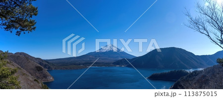 展望台から見た本栖湖と富士山のパノラマ情景 展望台から見た本栖湖と富士山のパノラマ情景 113875015