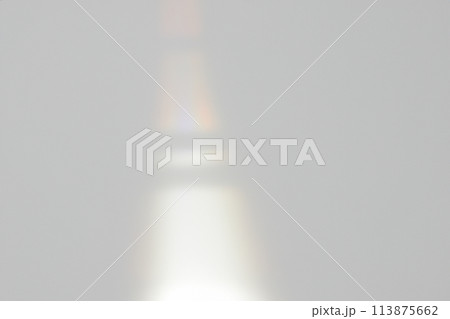 光の当たった空間の背景 光の当たった空間の背景 113875662