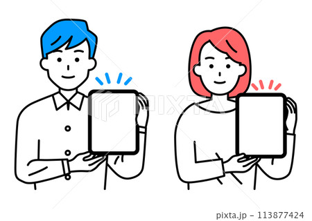 タブレットを持って説明するカジュアルな男女　セット 113877424