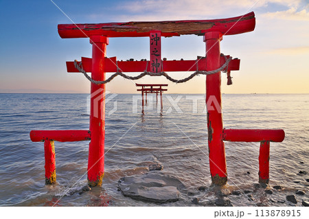 【大魚神社の海中鳥居】 佐賀県藤津郡太良町多良 【大魚神社の海中鳥居】 佐賀県藤津郡太良町多良 113878915