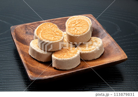 秋田の郷土菓子、もろこし 113879831