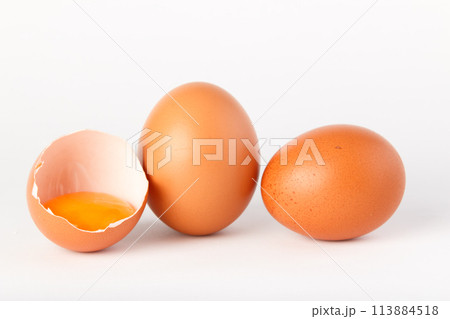Eggs isolated on white background 113884518