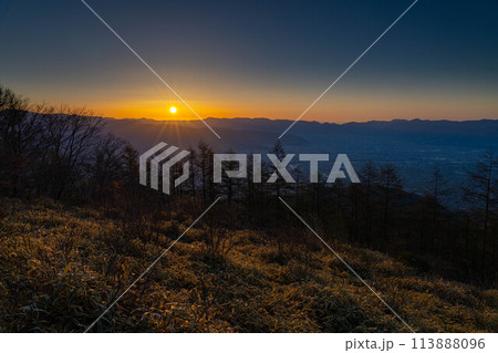 【日の出素材】甘利山から見る日の出【山梨県】 【日の出素材】甘利山から見る日の出【山梨県】 113888096