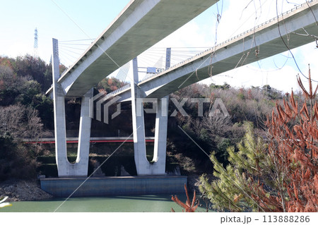 山陽自動車道 つくはら橋(兵庫県 神戸市 呑吐ダム) 山陽自動車道 つくはら橋(兵庫県 神戸市 呑吐ダム) 113888286