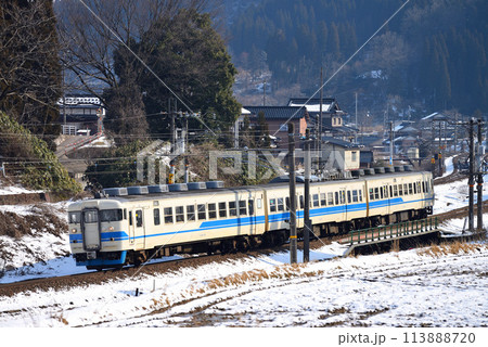 旧北陸本線を走る413系普通電車3両 113888720