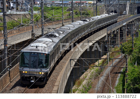 湖西線を走る223系1000番台普通電車8両 113888722