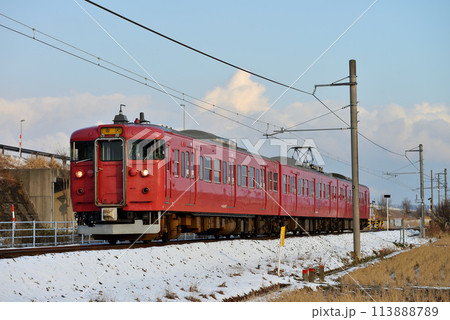 七尾線を走る415系800番台普通電車3両 113888789
