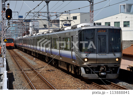 大阪環状線を走る223系0番台関空・紀州路快速8両 大阪環状線を走る223系0番台関空・紀州路快速8両 113888841