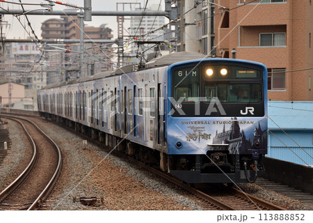 大阪環状線を走る201系外回り普通電車8両 大阪環状線を走る201系外回り普通電車8両 113888852