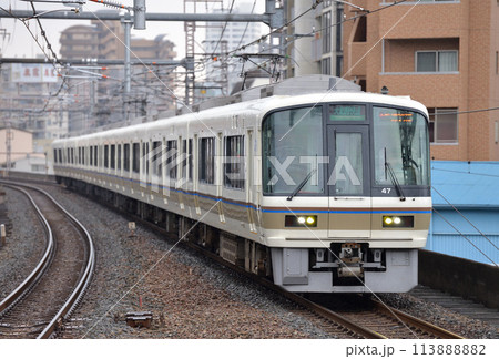 大阪環状線を走る221系大和路快速8両の写真素材 [113888882] - PIXTA