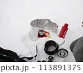 積雪のある非常用グッズ 113891375