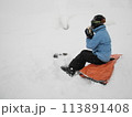 雪山の休憩タイム 113891408