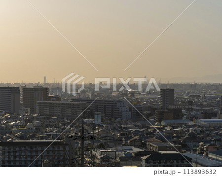 黄砂に覆われた大阪の街並み 黄砂に覆われた大阪の街並み 113893632