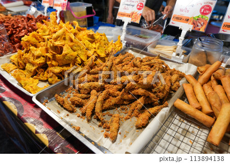 Fried chicken in the market,Food at the local market in Ao Nang City, Krabi Province 113894138