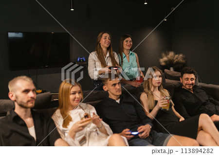 Students strengthen friendship by sharing gaming experience 113894282