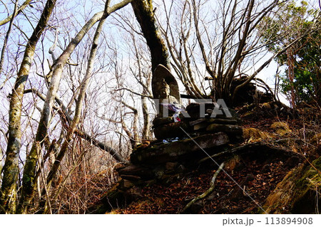 佐賀 長崎 登山道にある仏像 佐賀 長崎 登山道にある仏像 113894908