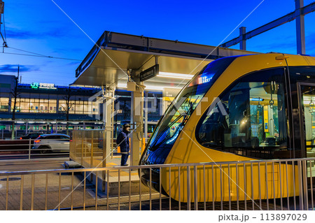 栃木県 JR宇都宮駅東口の都市風景(ライトレールのりば) 栃木県 JR宇都宮駅東口の都市風景(ライトレールのりば) 113897029