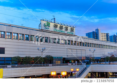 栃木県　JR宇都宮駅西口の都市風景（JR宇都宮駅） 113897058