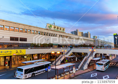 栃木県 JR宇都宮駅西口の都市風景(JR宇都宮駅バス乗り場) 栃木県 JR宇都宮駅西口の都市風景(JR宇都宮駅バス乗り場) 113897059