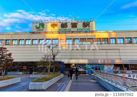 栃木県　JR宇都宮駅西口の都市風景（JR宇都宮駅） 113897082