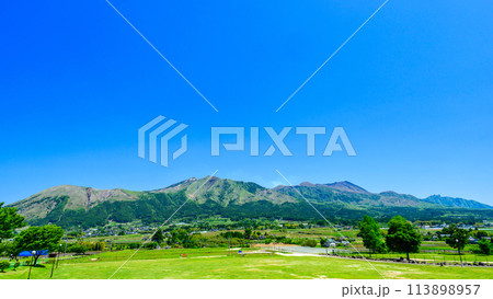 道の駅 展望から観える大自然豊かな阿蘇山(阿蘇五岳パノラマ絶景風景)「道の駅 あそ望の郷くぎの」 道の駅 展望から観える大自然豊かな阿蘇山(阿蘇五岳パノラマ絶景風景)「道の駅 あそ望の郷くぎの」 113898957