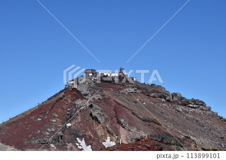 日本で一番標高の高い場所、富士山の剣ヶ峰 日本で一番標高の高い場所、富士山の剣ヶ峰 113899101