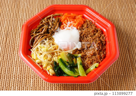 牛そぼろとナムルのビビンバ丼 113899277