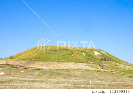 早春の中標津町モアン山の風景 早春の中標津町モアン山の風景 113899319