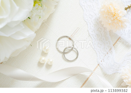 結婚指輪のイメージ(ナチュラル) 113899382