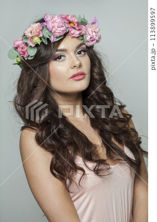 Attractive fashion brunette model with make-up, fresh clear skin, shiny long wavy hairstyle Attractive fashion brunette model with make-up, fresh clear skin, shiny long wavy hairstyle 113899597