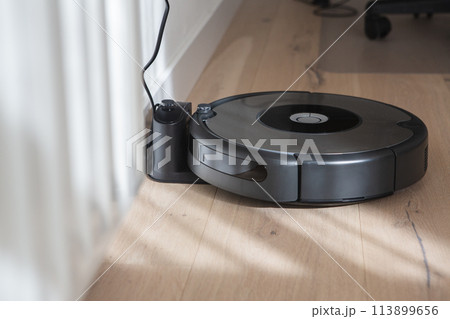 robot vacuum cleaner charging 113899656