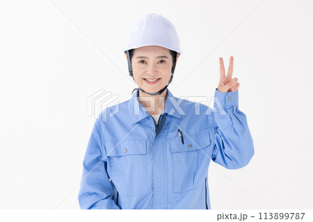 作業着の女性 ピース 作業着の女性 ピース 113899787