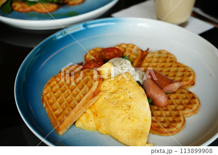 モーニング セット 朝食 ワッフル	 113899908