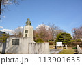 上田城跡公園　長野県上田市　三吉米熊胸像と二の丸方面 113901635