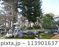 上田市長野県　上田城跡公園　博物館前の灯籠のある池 113901637