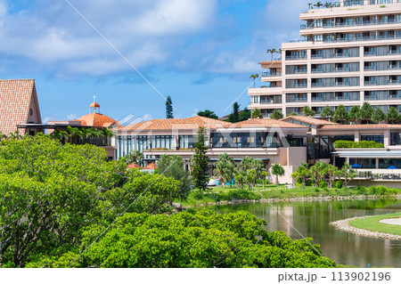 沖縄県　宮古島市　島　天国　夏休み　飛行機　午前　雲　シギラリゾート　ホテル　上野新里 113902196