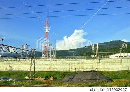 北陸本線の敦賀駅から米原駅までの車窓風景(2022年夏) 113902497