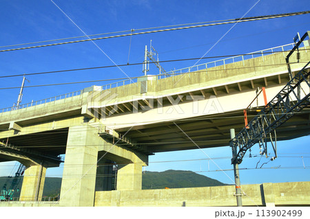 北陸本線の敦賀駅から米原駅までの車窓風景(2022年夏) 北陸本線の敦賀駅から米原駅までの車窓風景(2022年夏) 113902499