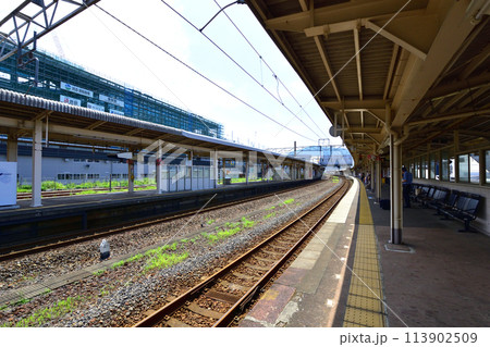 北陸本線の敦賀駅から米原駅までの車窓風景(2022年夏) 113902509