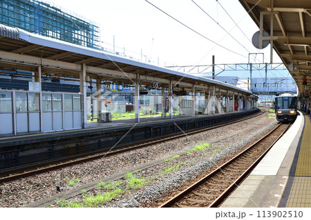 北陸本線の敦賀駅から米原駅までの車窓風景(2022年夏) 113902510