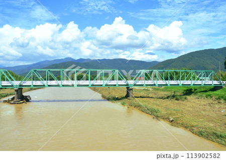 北陸本線の敦賀駅から米原駅までの車窓風景(2022年夏) 113902582