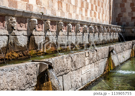 Famous mediaeval Fountain of 99 Spouts in ithe old town of L'Aquila, Italy 113905755
