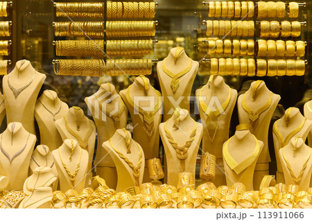 Treasures of Istanbul: A Dazzling Display of Handmade Gold Jewelry 113911066