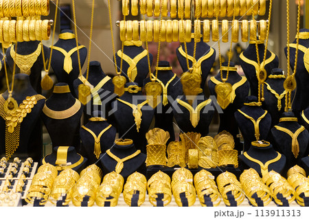 Treasures of Istanbul: A Dazzling Display of Handmade Gold Jewelry 113911313
