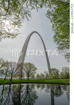Gateway Arch reflected in reflecting pool in Gateway Arch National Park. 113912733