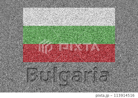 石板の上に描かれたブルガリアの国旗と、掘ったような「Bulgaria」の文字 113914516